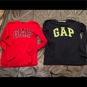 2 boys gap shirts size 8/9